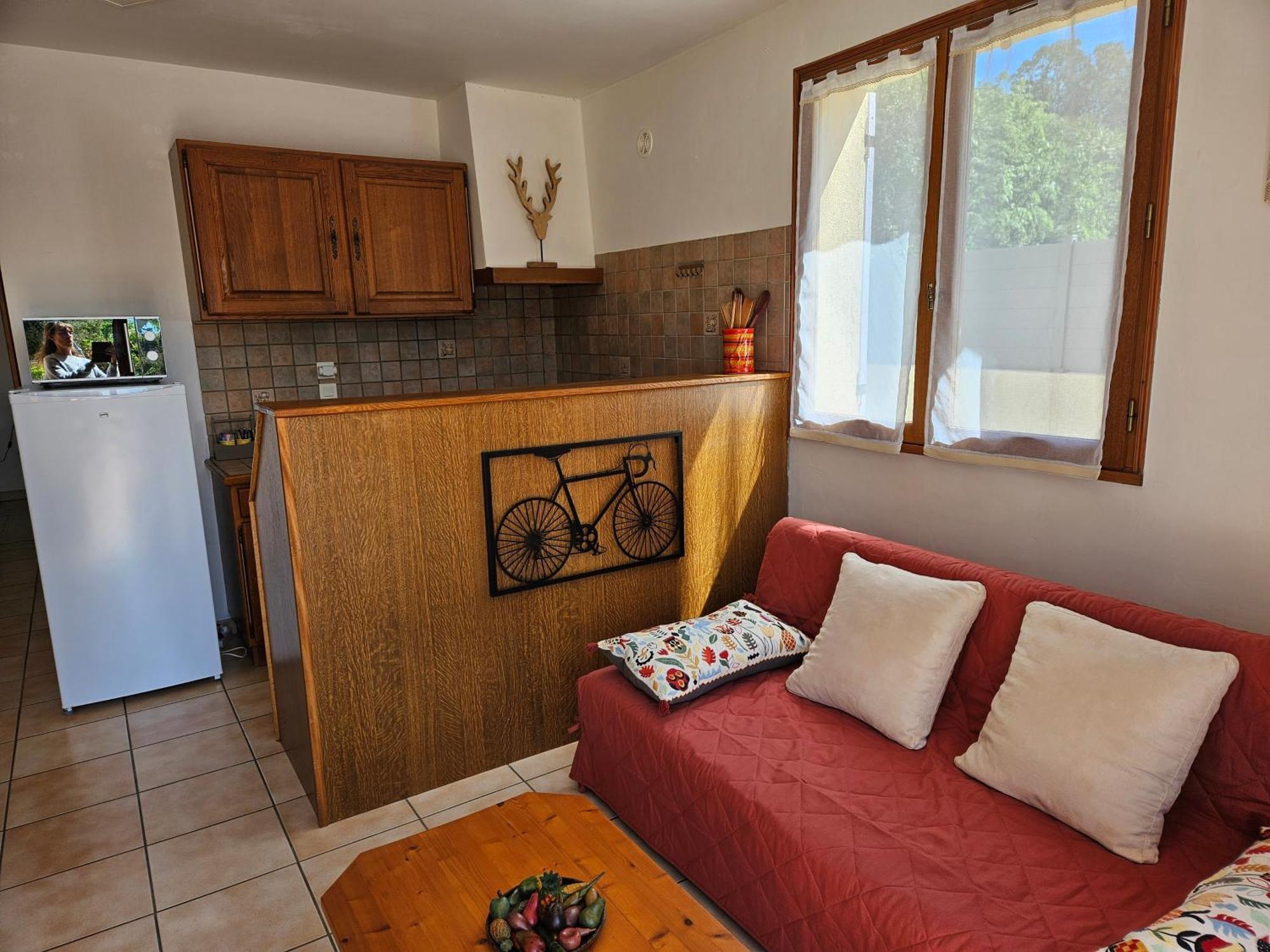 Au Pied Du Massif Des Costes Villa Pelissanne Bagian luar foto