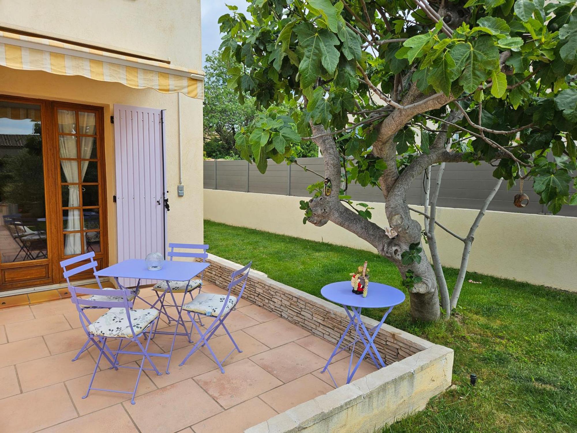 Au Pied Du Massif Des Costes Villa Pelissanne Bagian luar foto