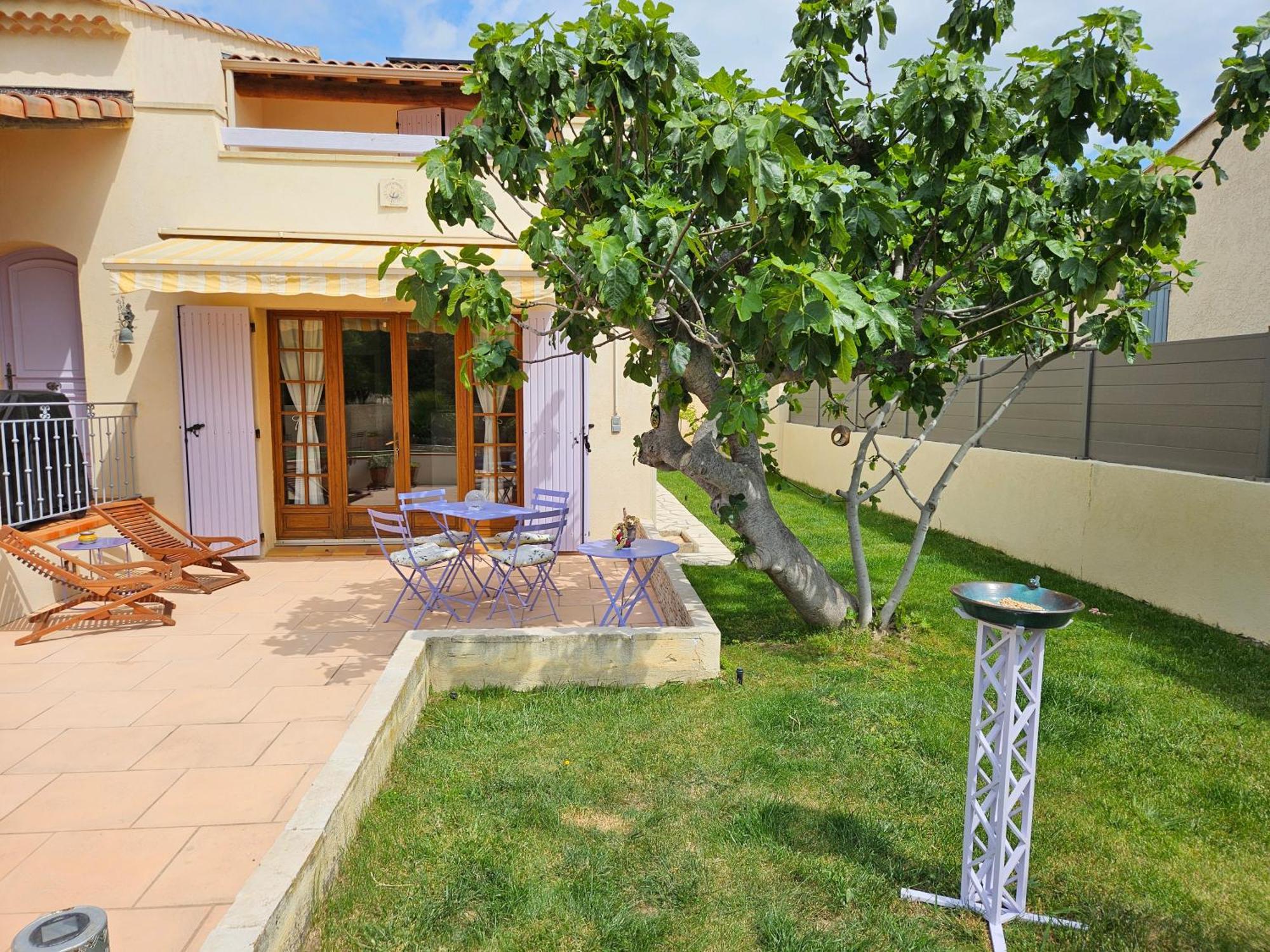 Au Pied Du Massif Des Costes Villa Pelissanne Bagian luar foto