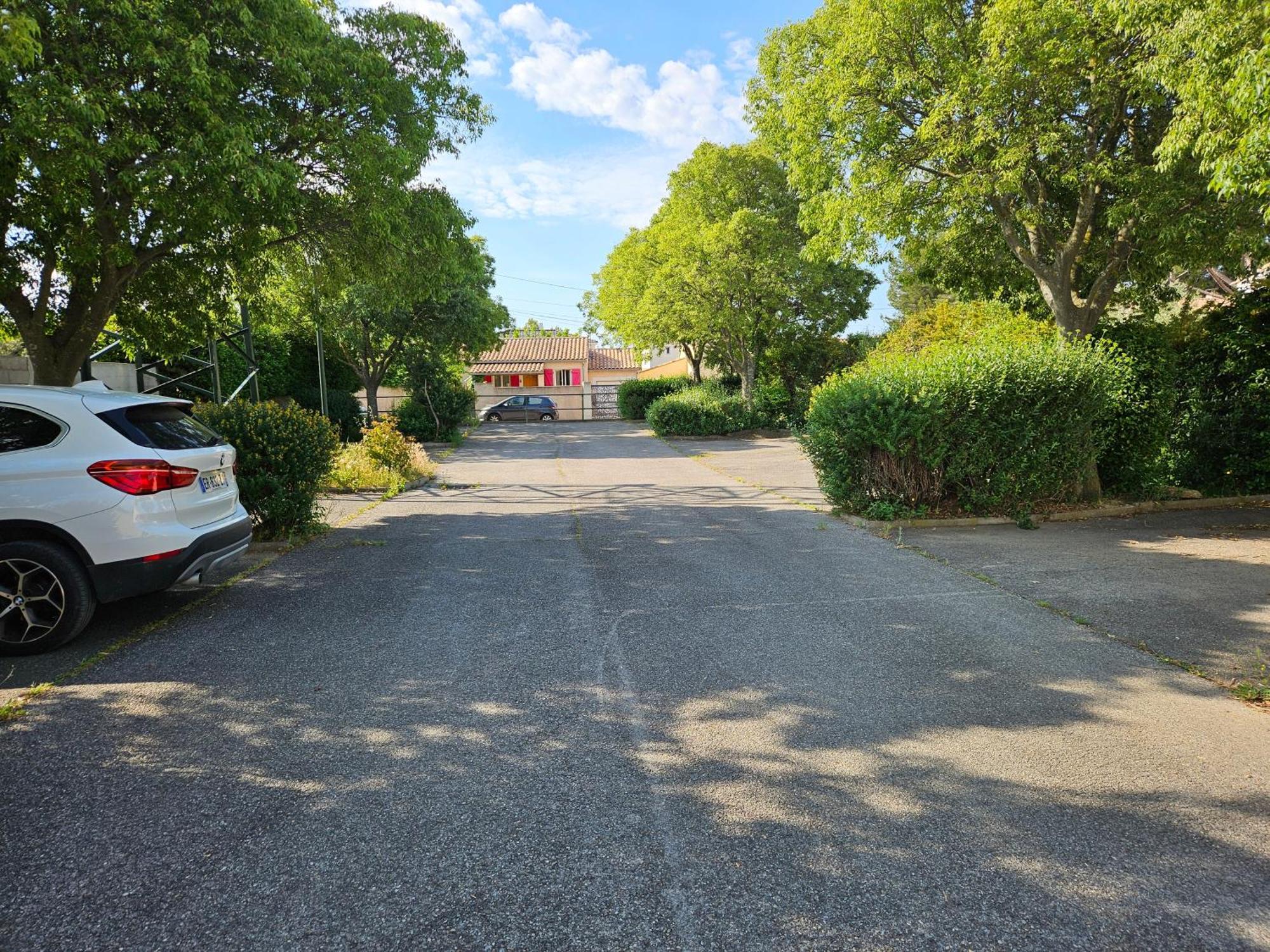 Au Pied Du Massif Des Costes Villa Pelissanne Bagian luar foto