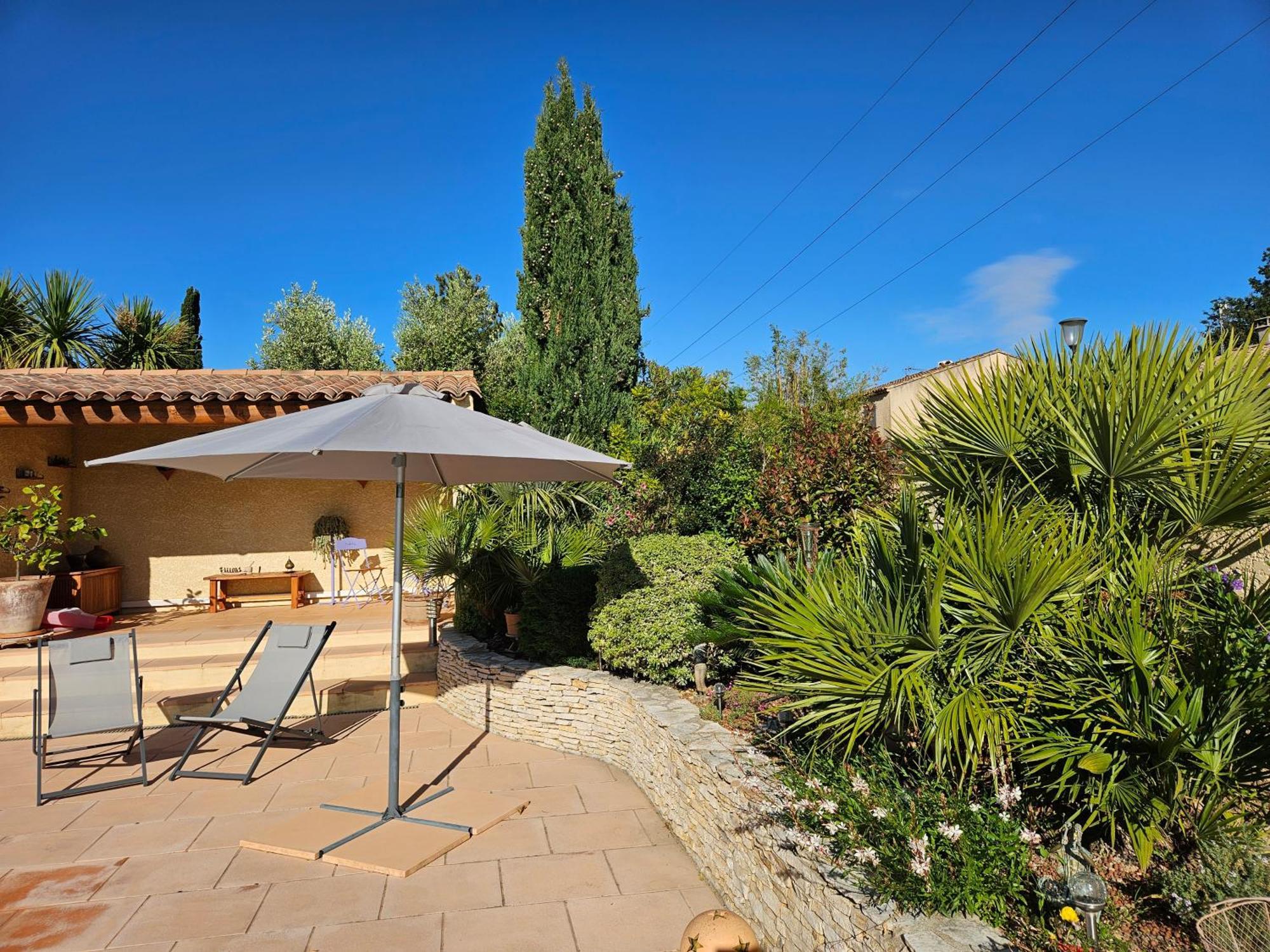 Au Pied Du Massif Des Costes Villa Pelissanne Bagian luar foto