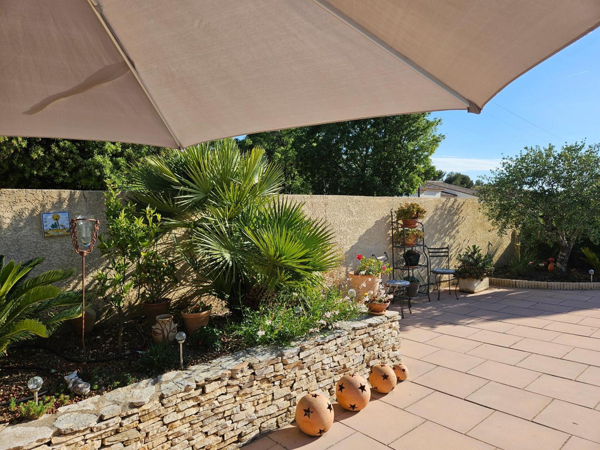 Au Pied Du Massif Des Costes Villa Pelissanne Bagian luar foto